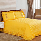 Cobre Leito Ester Queen 03 Peças - Conjunto de alta qualidade com tecido 100% poliéster e 2 porta travesseiros. Adicione luxo e conforto ao seu quarto.